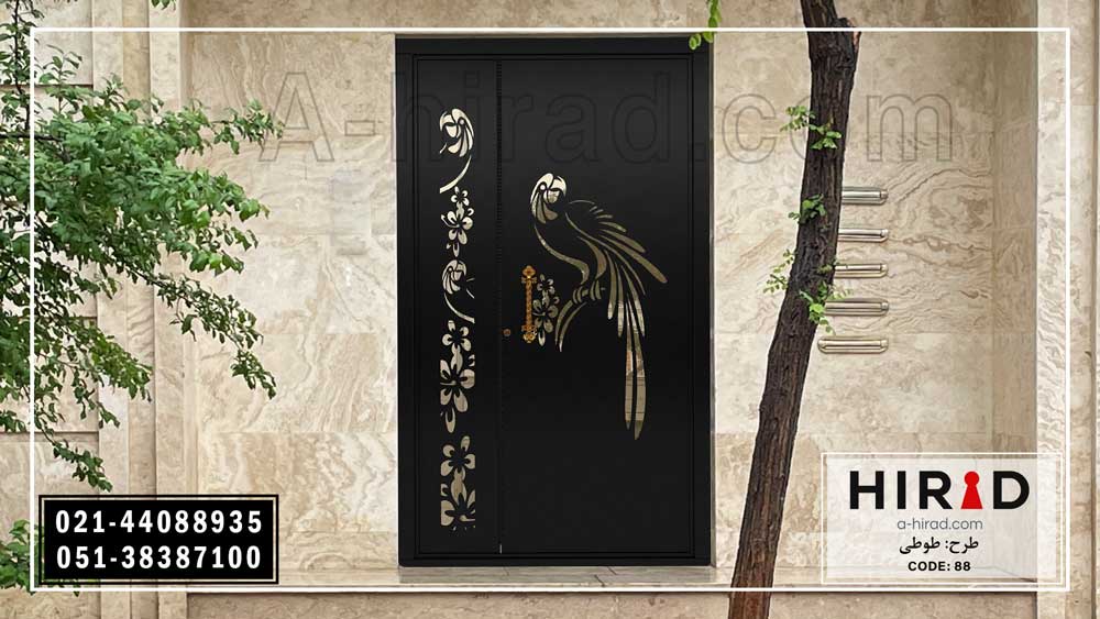 درب یک و نیم لنگه هیراد با قابلیت نصب آپشن های متعدد مانند فرفورژه، نوار ضربگیر و..