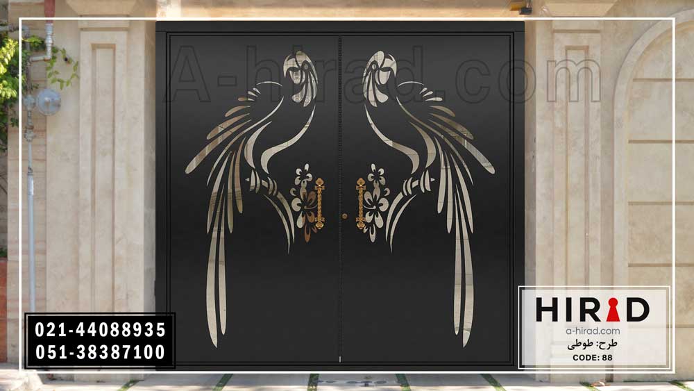 درب ماشین ور فلزی تولید شده شرکت هیراد دارای نشان استاندارد