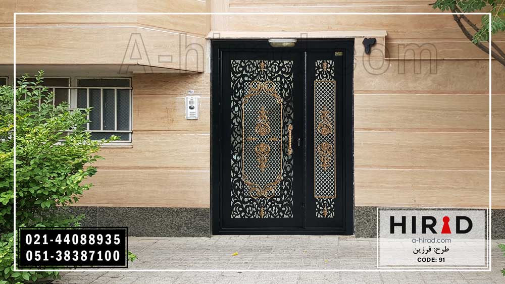 درب یک و نیم لنگه طرح فرزین فرفورژه دار مشکی طلایی هیراد