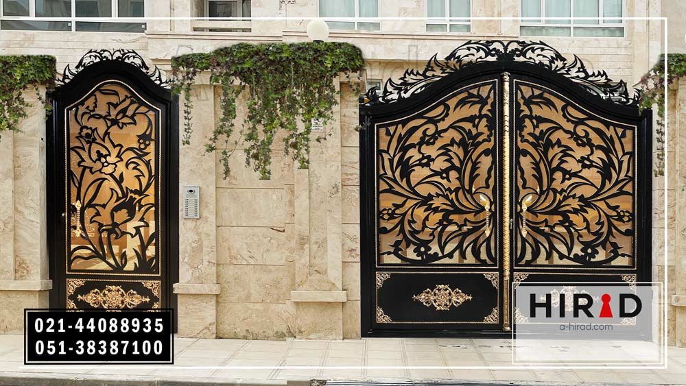 درب فلزی طرح اطلس به رنگ سفید با شیشه سکوریت رفلکس 