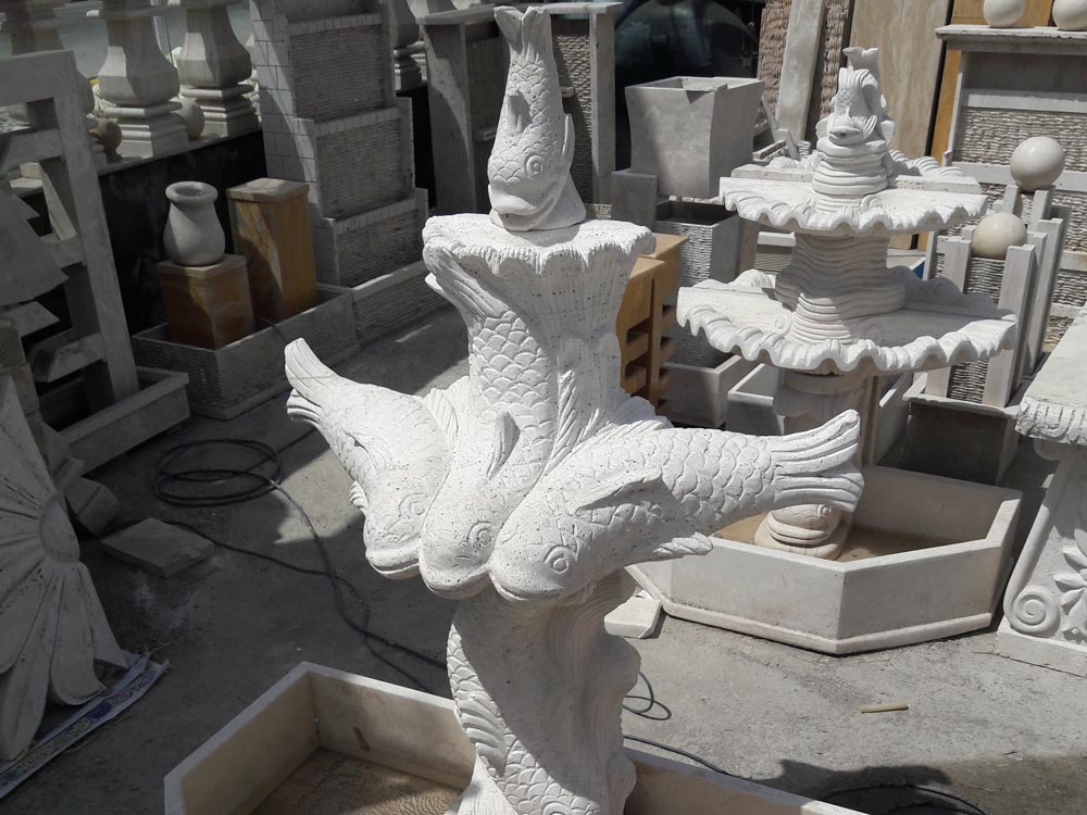 آبنما و حوضچه آب و مجسمه سنگی تزئینی