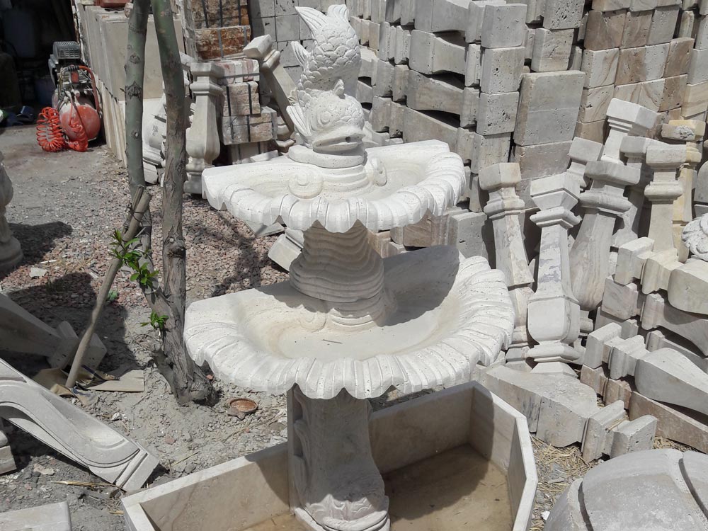 آبنما و حوضچه آب و مجسمه سنگی تزئینی