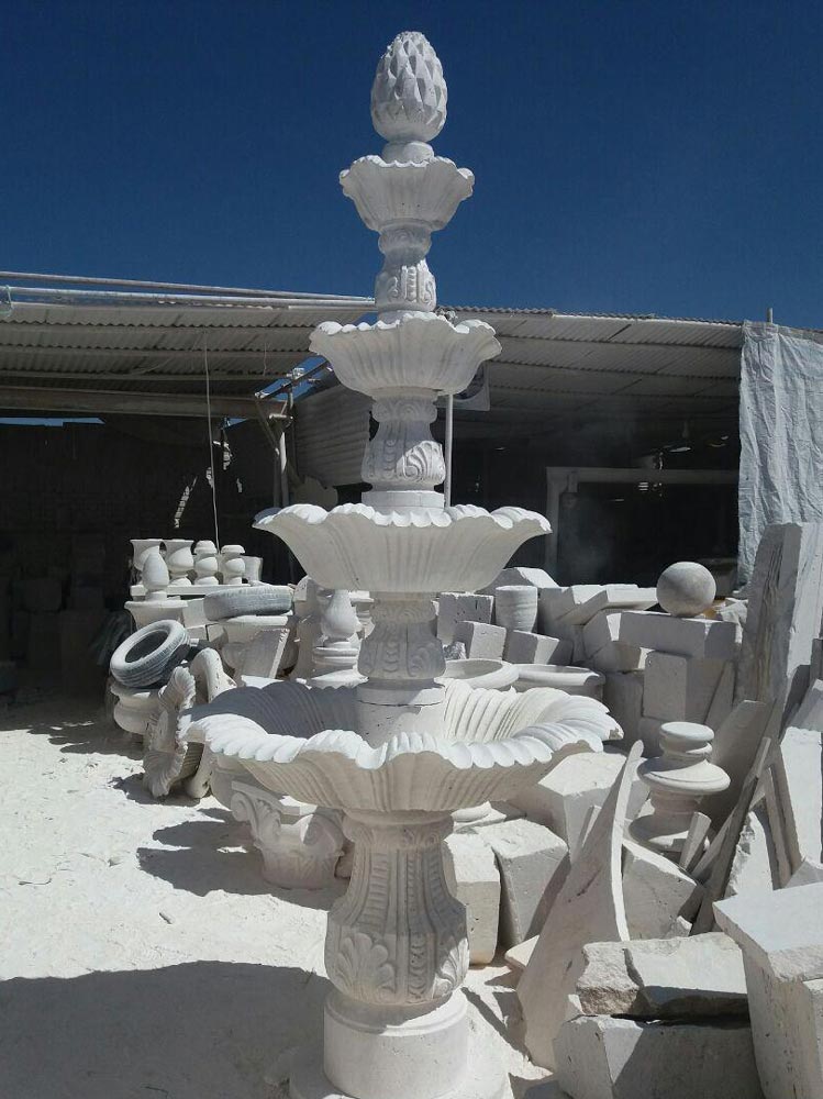 آبنما و حوضچه آب و مجسمه سنگی تزئینی