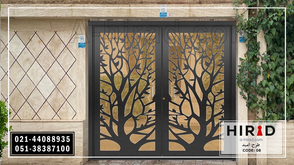درب برش لیزری دولنگه ورودی حیاط هیراد <br>از اینرو گروه صنعتی هیراد با استفاده از طراحان مجرب و کارآزموده، انواع درب های فلزی را با استفاده از تکنیک برش لیزر تولید می نماید. این درب ها را درب فلزی لیزری نامیده که طی سالیان اخیر با اقبال گسترده ای از سوی مشتریان مواجه شده است.</p><p><img src=
