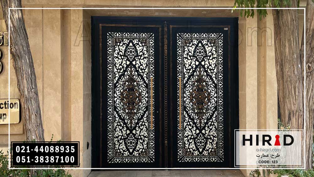 درب دو لنگه با طرح ظریف سی ان سی شده بر رروی ورق فولادی هیراد