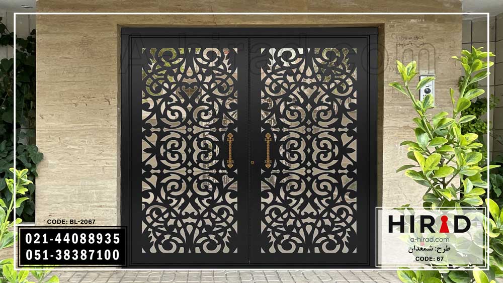 عکس درب فلزی دو لنگه سی ان سی شده با طرح شمعدانی هیراد