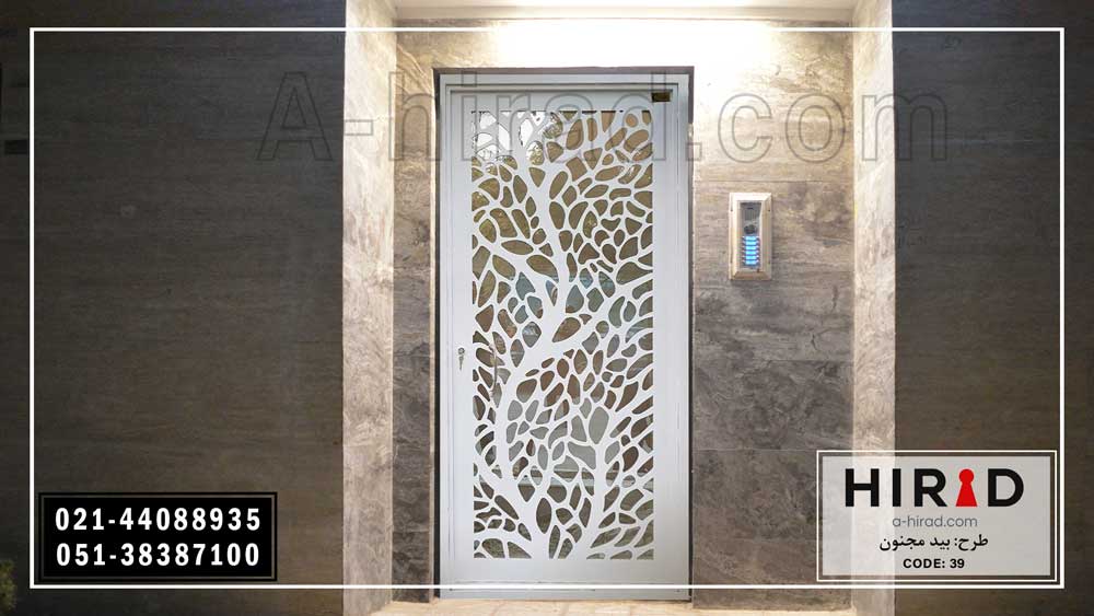 درب حیاط فلزی مدرن با طرح لیزری شده مناسب ورودی ساختمان مسکونی