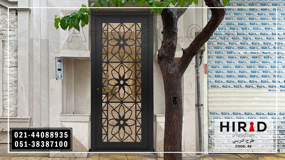 عکس درب لابی نفررو با رنگ مشکی کوره ای طرح ادریس هیراد