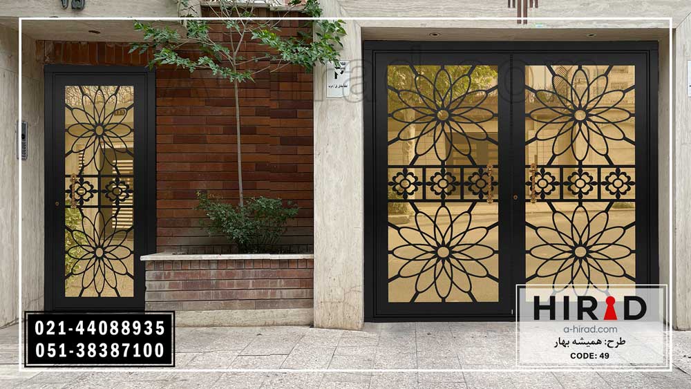 تصویر درب تک لنگه در کنار درب دو لنگه فلزی لیزری کد 1049 هیراد 
