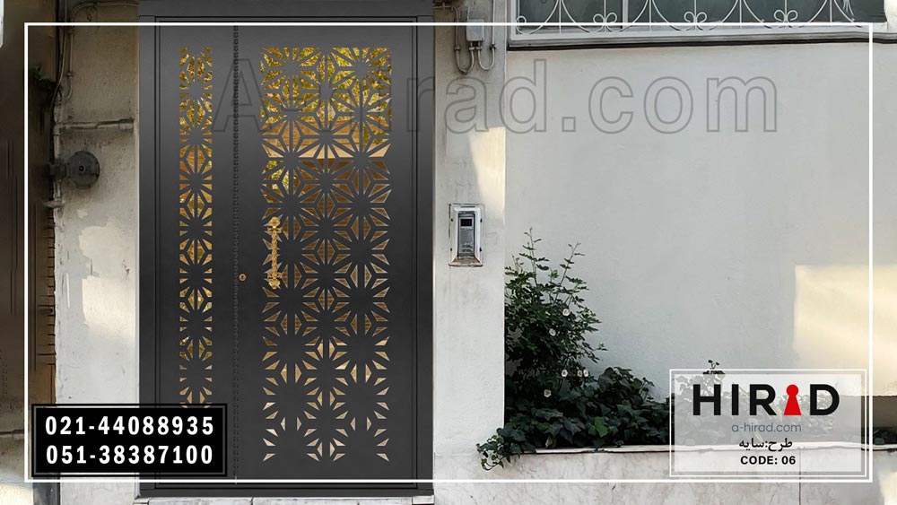 درب یک و نیم لنگه فلزی