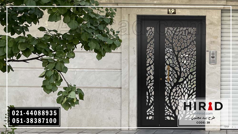 درب فلزی یک و نیم لنگه با پوشش رنگ کوره ای الکترواستاتیک و شیشه سکوریت نشکن کد 1539 هیراد