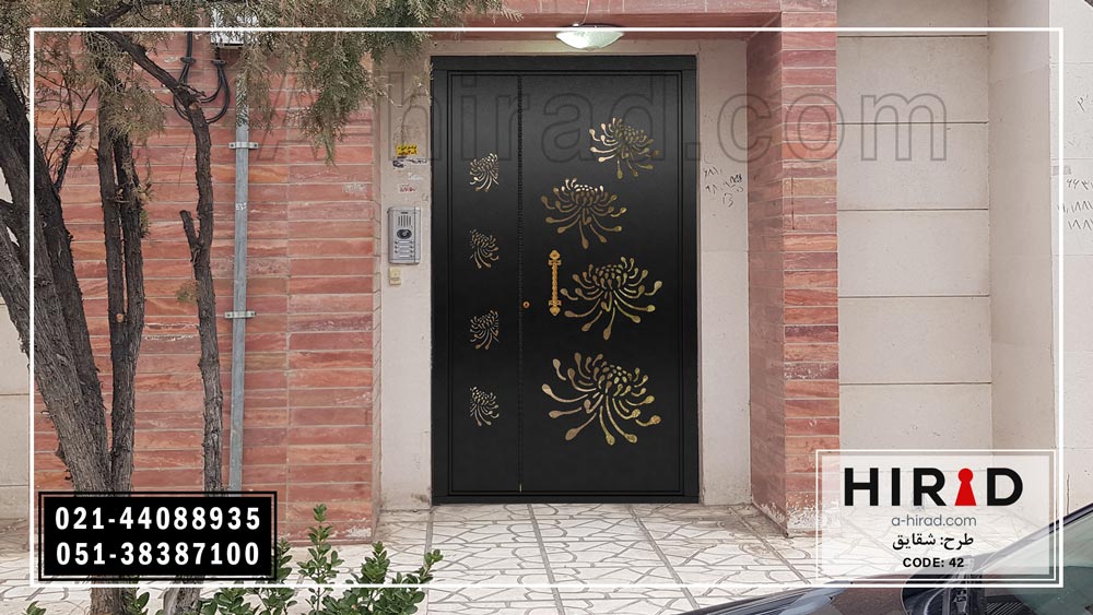 درب فلزی یک و نیم لنگه با شیشه سکوریت نشکن و چهارچوب فولادی مناسب برای ورودی نفر رو کد 1542 هیراد