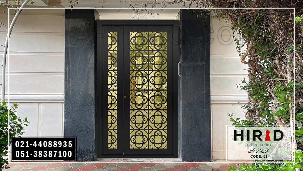 عکس درب فلزی cnc هیراد همراه با شیشه سکوریت نشکن 