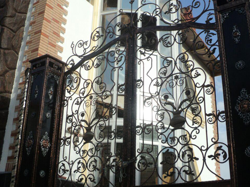 معرفی درب فرفورژه کد DFF-06 ویژه باغ